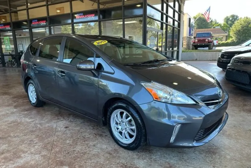 2013 Toyota Prius V Two photo 1