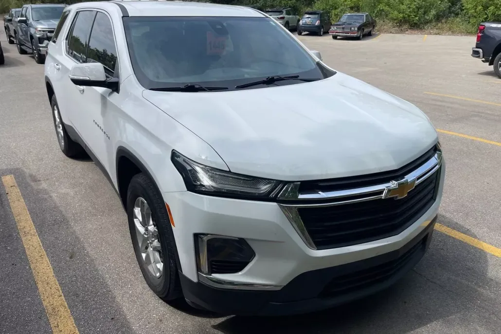 2023 Chevrolet Traverse LS photo 1
