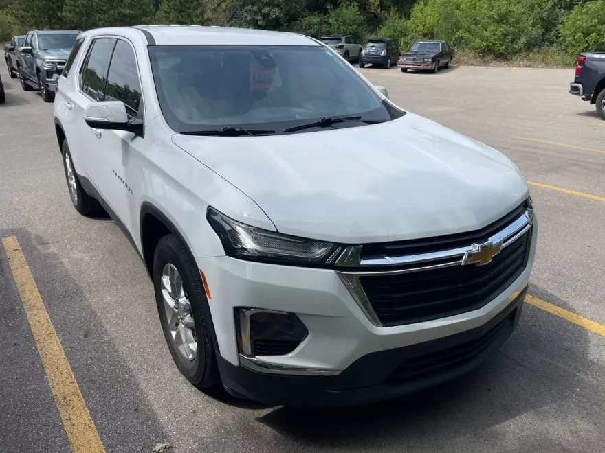 2023 Chevrolet Traverse LS photo 1