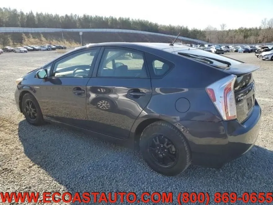 2014 Toyota Prius Four photo 2