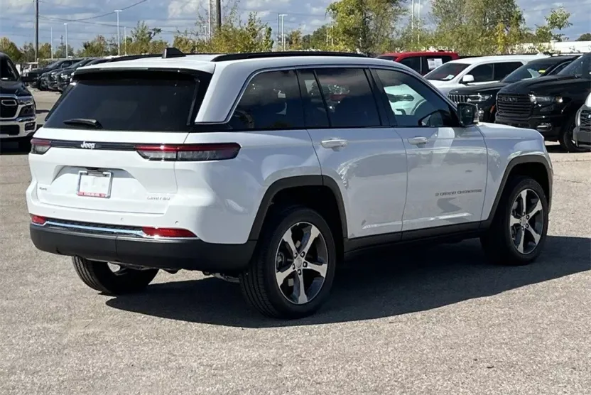 2025 Jeep Grand Cherokee Limited photo 1