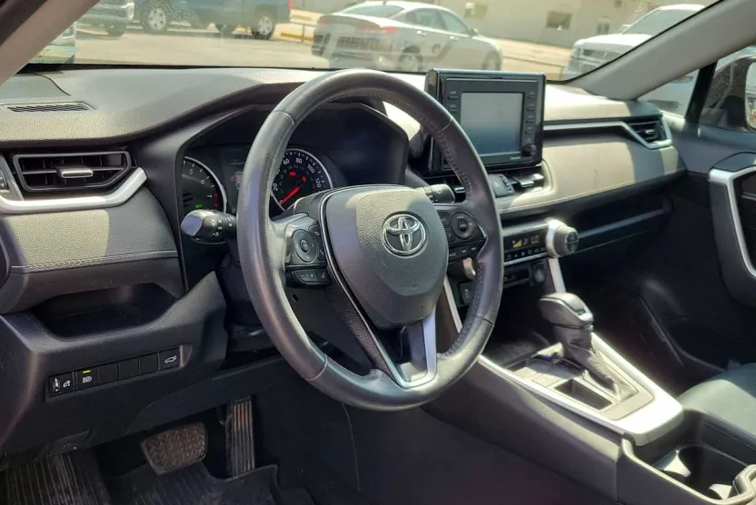 2020 Toyota RAV4 XLE Premium photo 1
