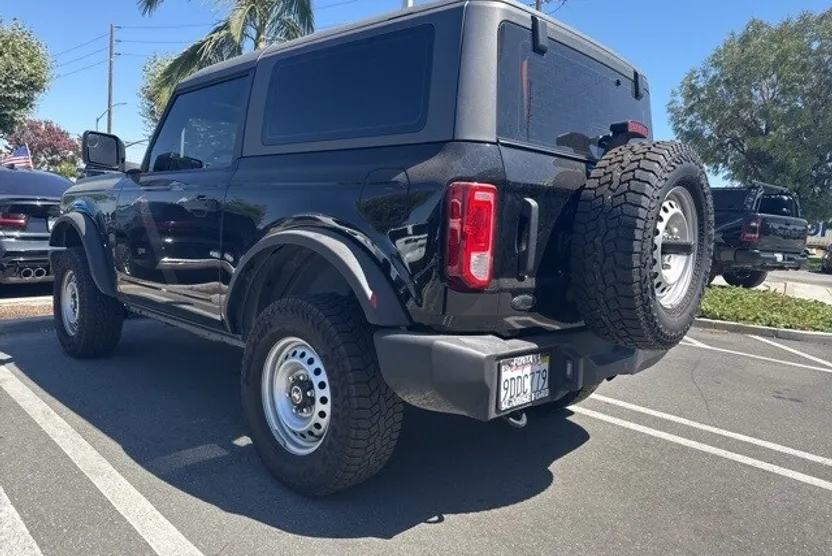2022 Ford Bronco Base photo 1