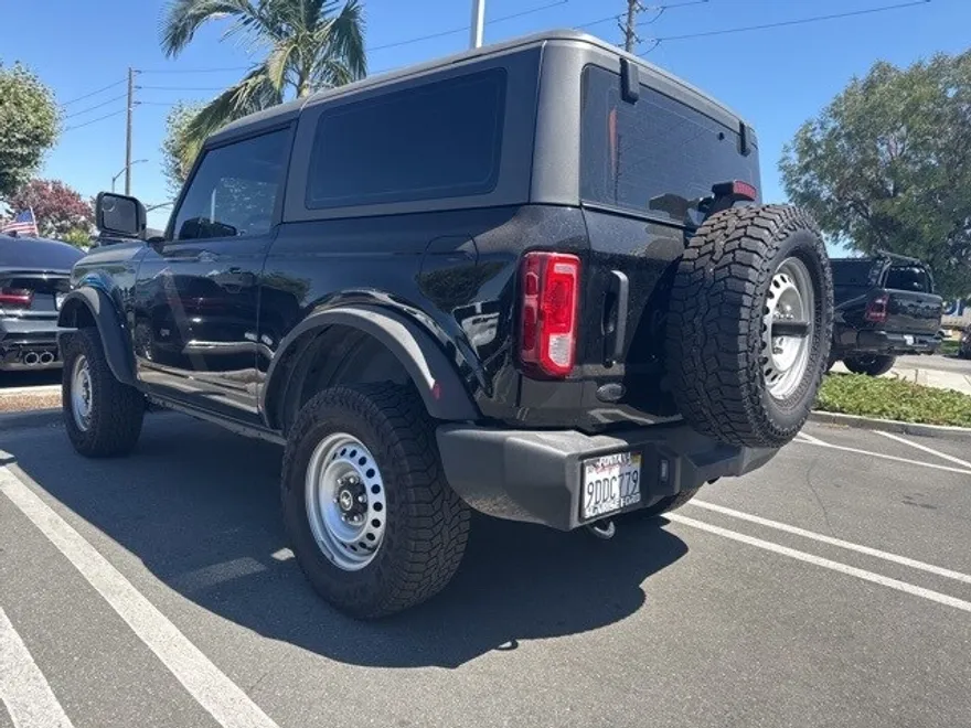 2022 Ford Bronco Base photo 1