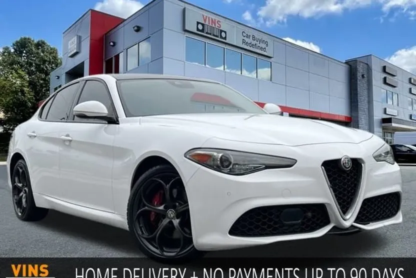 2017 Alfa Romeo Giulia Ti photo 1