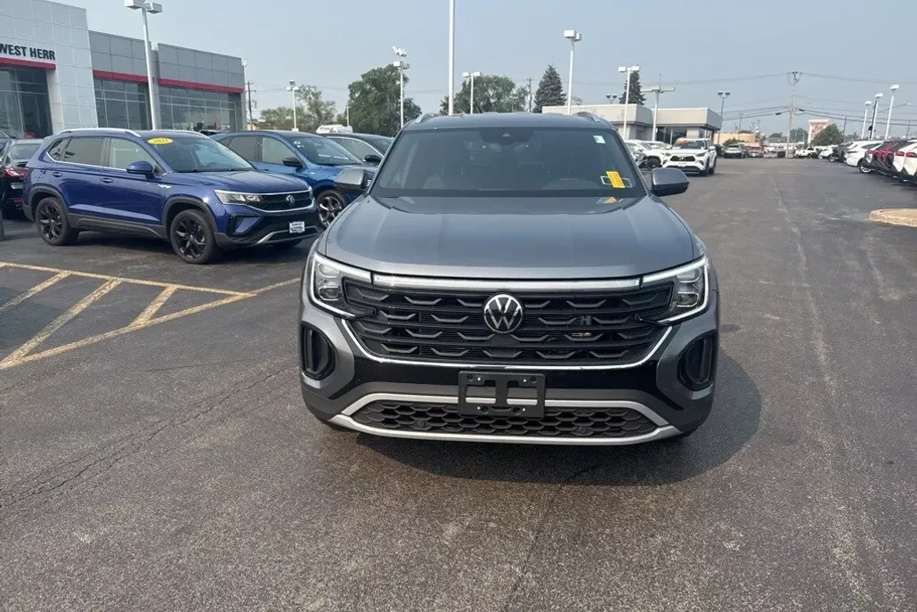 2025 Volkswagen Atlas Cross Sport SE photo 1