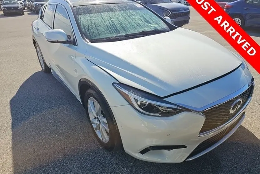 2018 Infiniti QX30 Premium photo 1