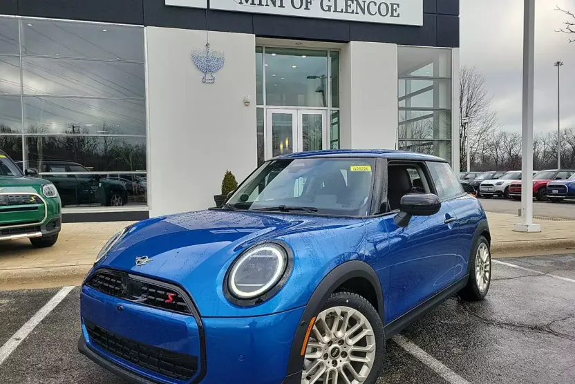 2025 Mini Cooper 2 Door Hardtop Iconic photo 1