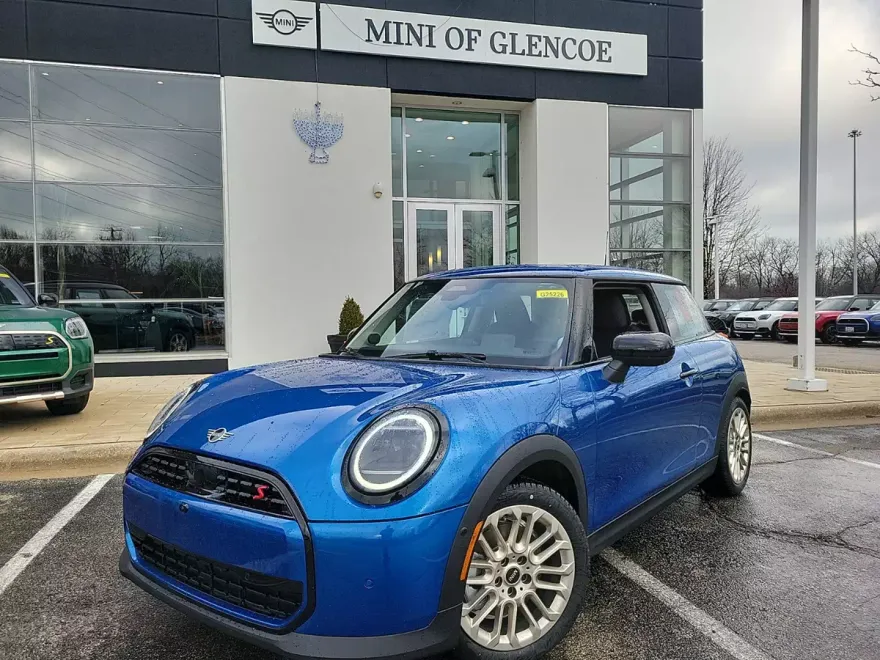 2025 Mini Cooper 2 Door Hardtop Iconic photo 1