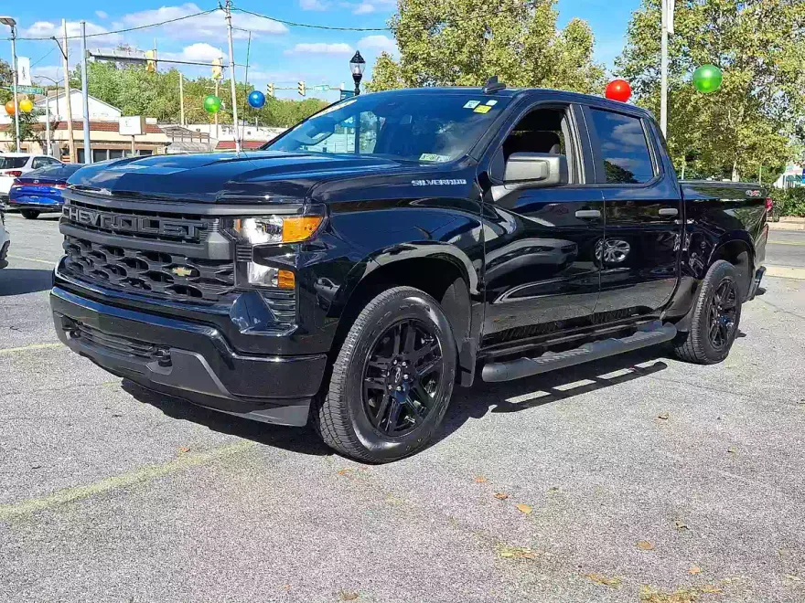 2023 Chevrolet Silverado 1500 Custom photo 1