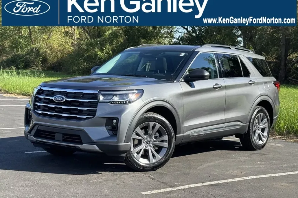 2025 Ford Explorer photo 1