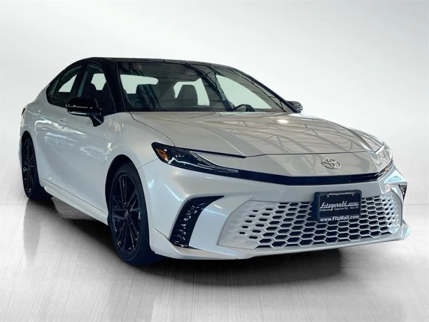 2025 Toyota Camry XSE photo 1