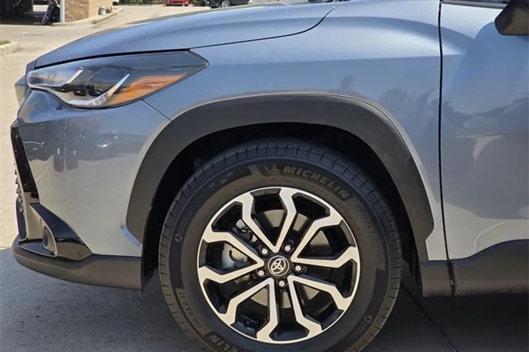 2023 Toyota Corolla Cross Hybrid SE photo 1