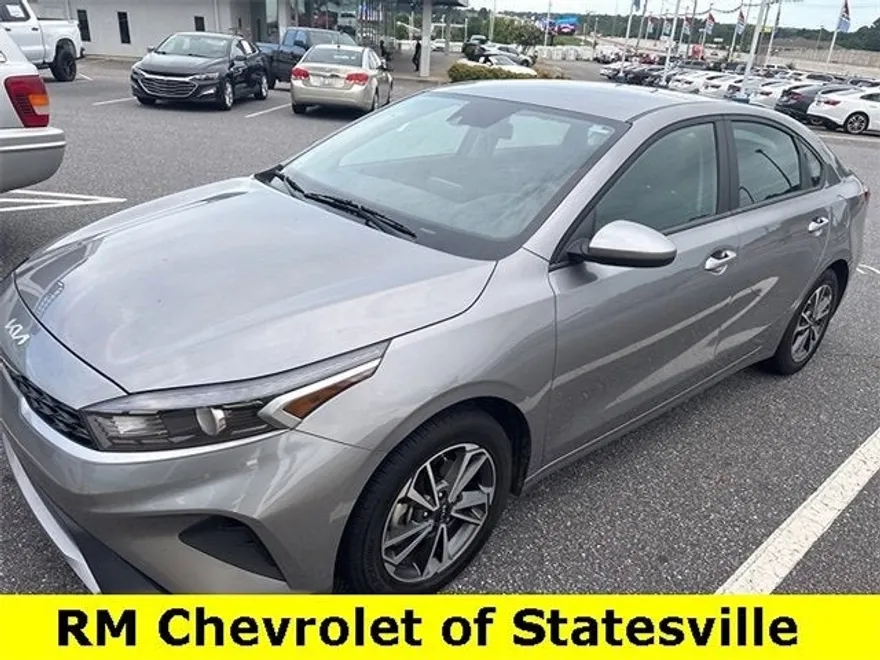 2023 Kia Forte LXS photo 1