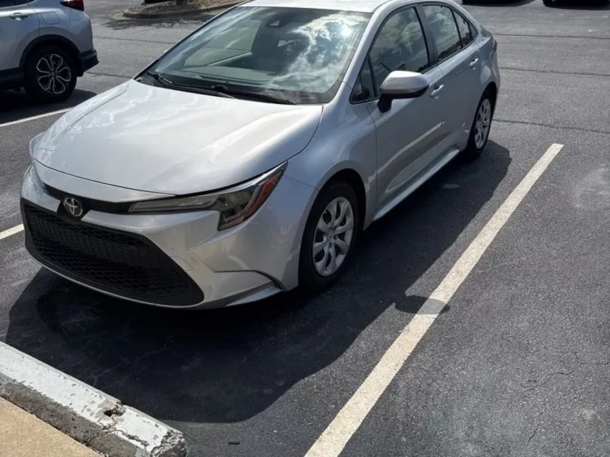 2022 Toyota Corolla LE photo 1
