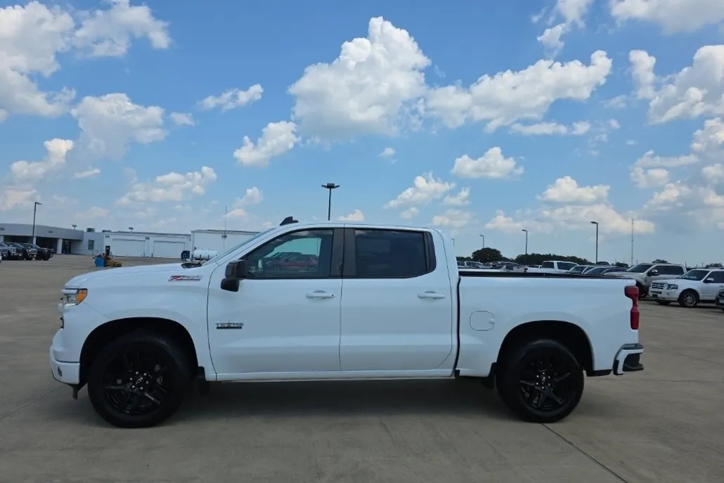 2022 Chevrolet Silverado 1500 RST photo 1