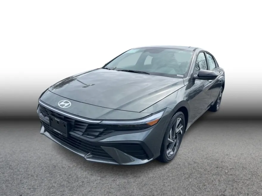 2025 Hyundai Elantra SEL photo 1