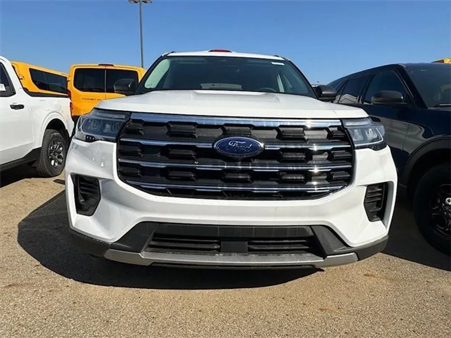 2025 Ford Explorer photo 1