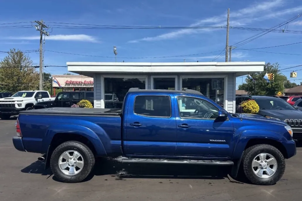 2015 Toyota Tacoma TRD Sport photo 1