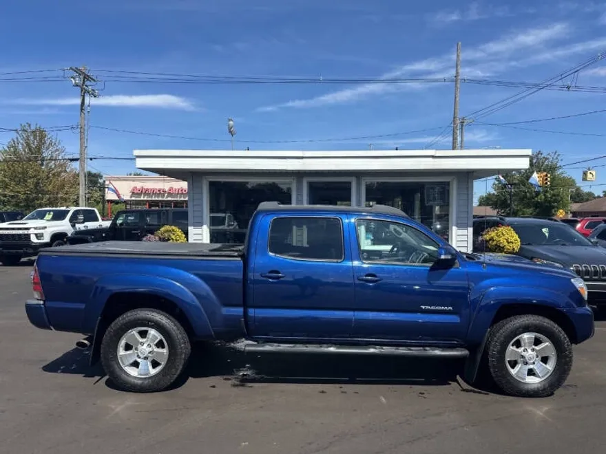 2015 Toyota Tacoma TRD Sport photo 1