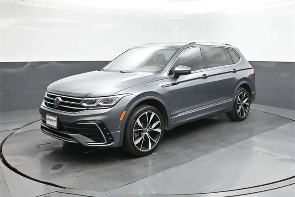 2022 Volkswagen Tiguan SEL R-Line photo 1