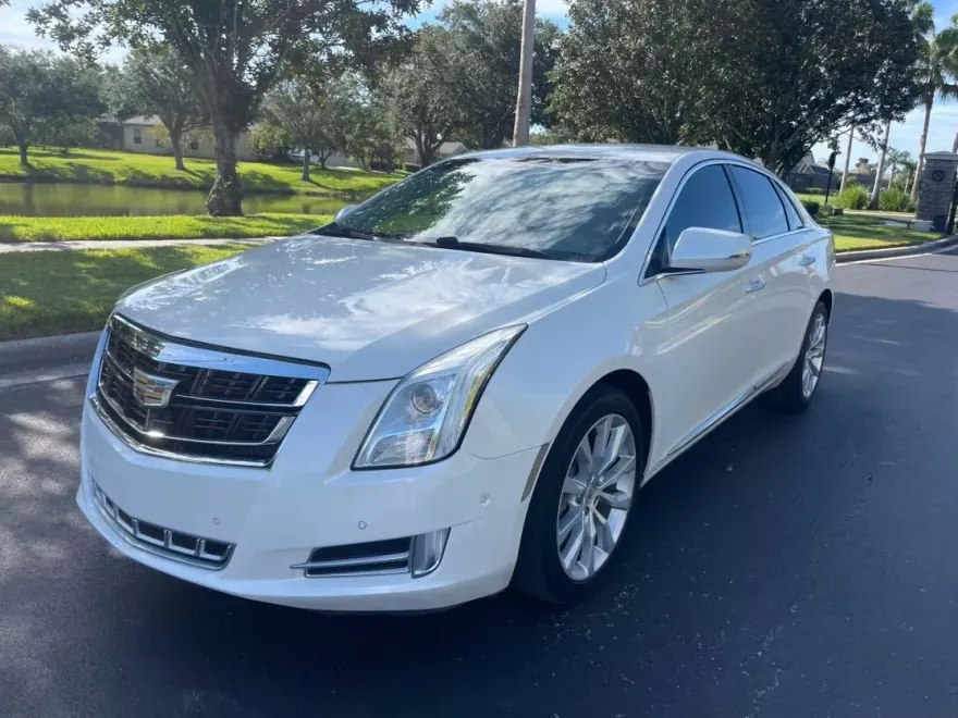 2015 Cadillac XTS Luxury photo 1