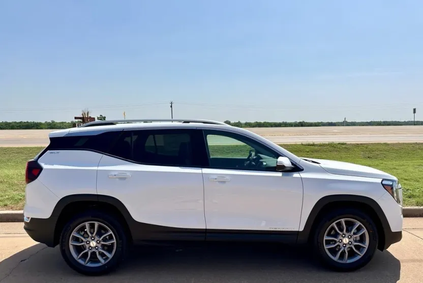 2024 Gmc Terrain SLT photo 1