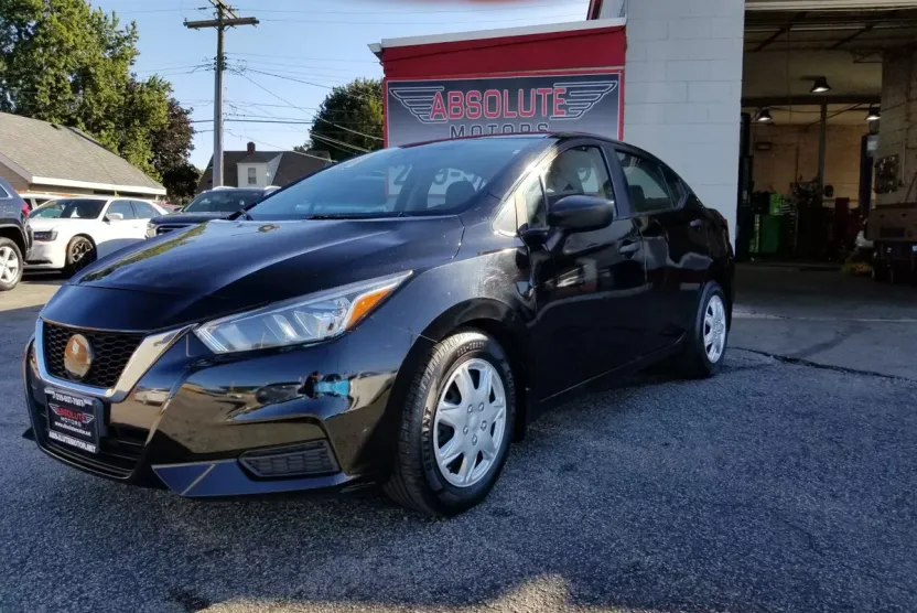 2021 Nissan Versa Sedan photo 1