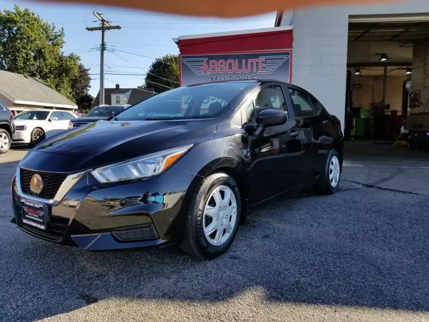 2021 Nissan Versa Sedan photo 1