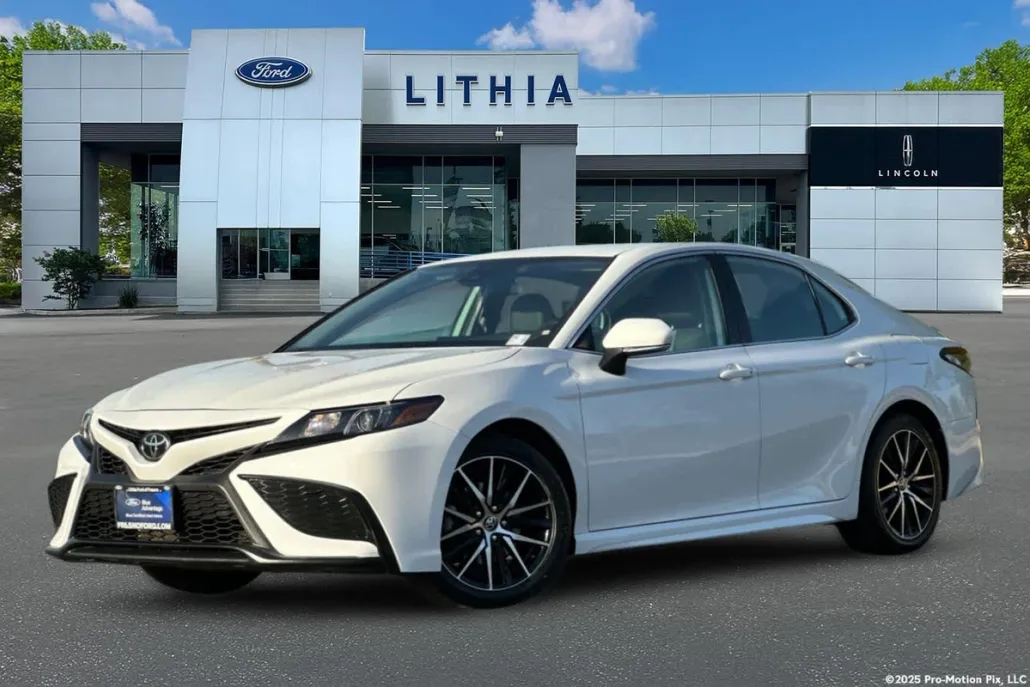 2023 Toyota Camry SE photo 1