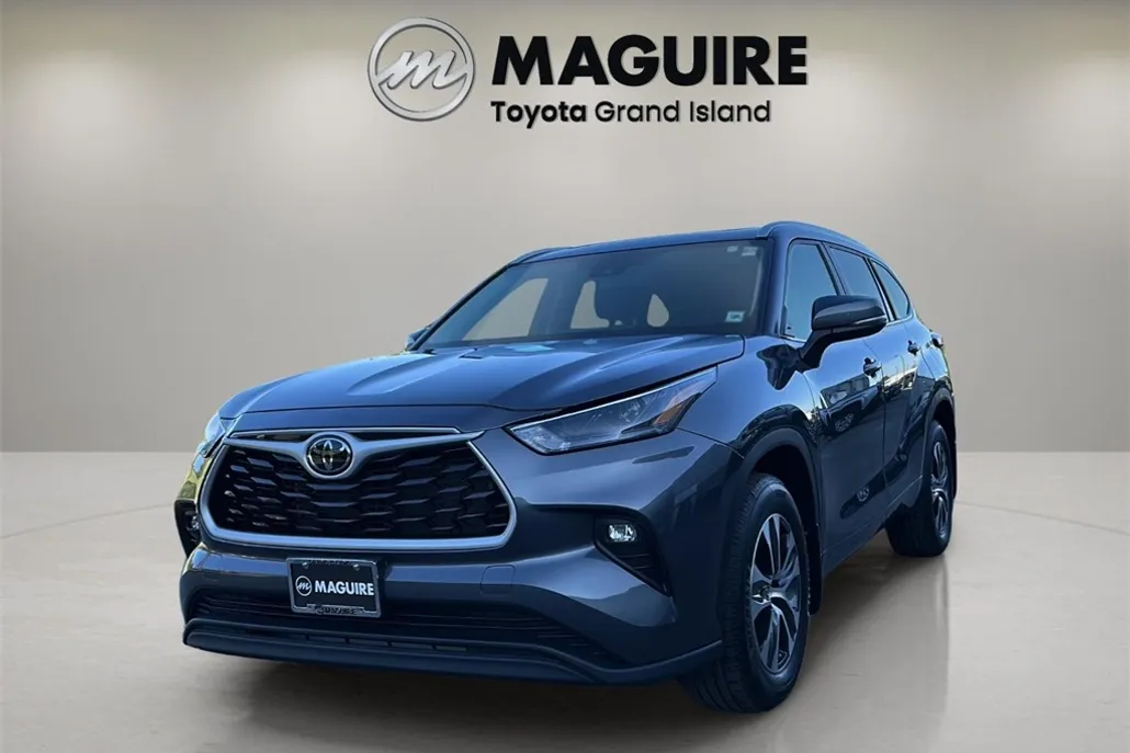2023 Toyota Highlander XLE photo 1