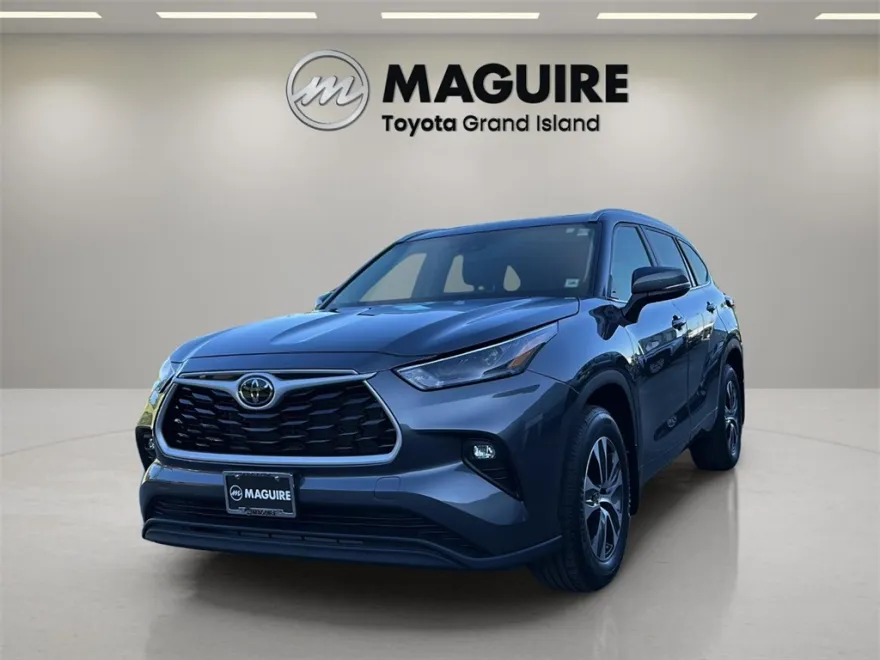 2023 Toyota Highlander XLE photo 1