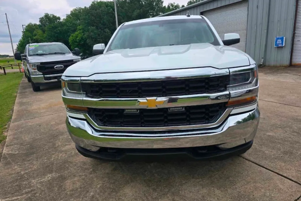 2018 Chevrolet Silverado 1500 LT Z71 photo 1