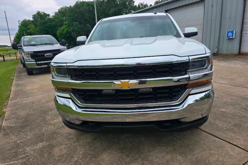 2018 Chevrolet Silverado 1500 LT Z71 photo 1
