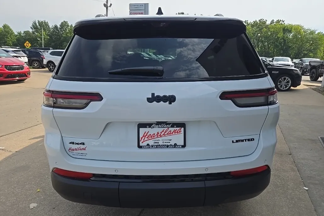 2025 Jeep Grand Cherokee Limited photo 1