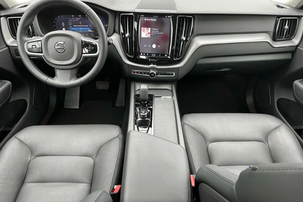 2025 Volvo XC60 Hybrid T8 Plus photo 1