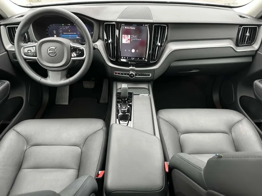 2025 Volvo XC60 Hybrid T8 Plus photo 1