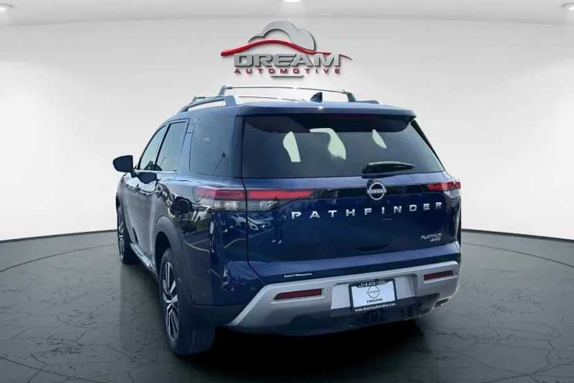 2025 Nissan Pathfinder Platinum photo 1