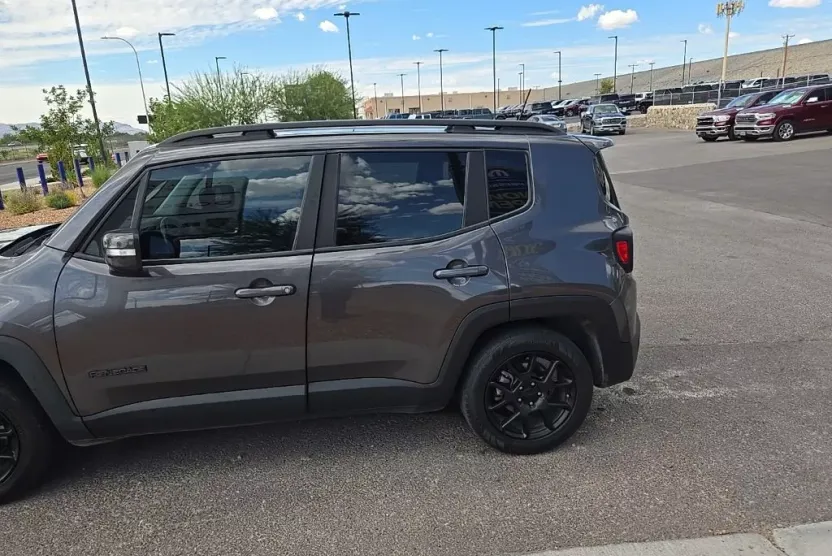 2020 Jeep Renegade Altitude photo 1