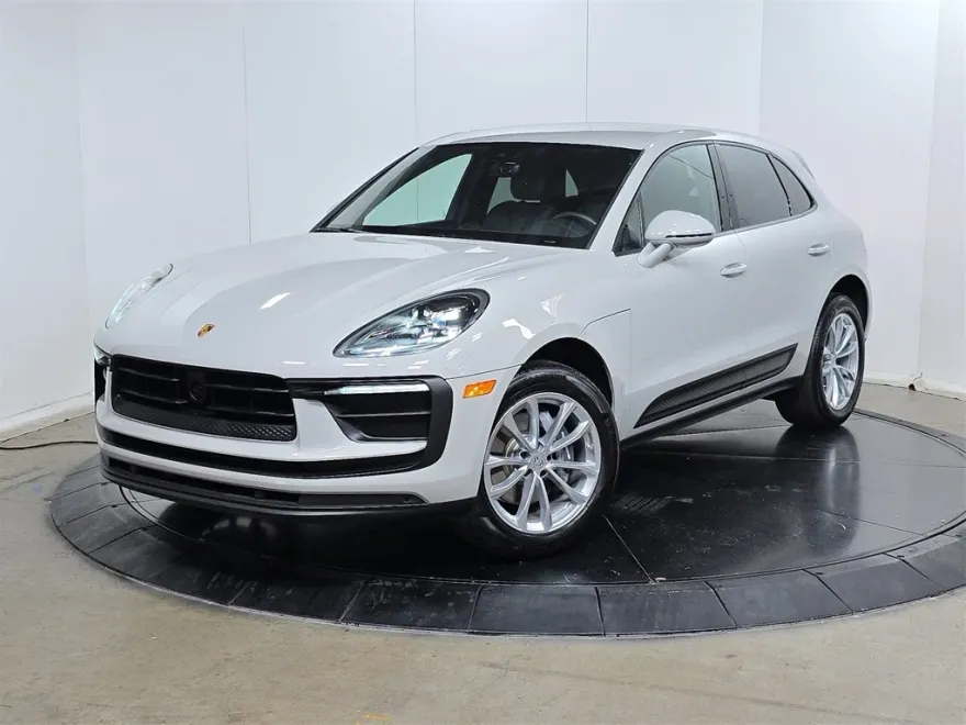 2025 Porsche Macan T photo 1