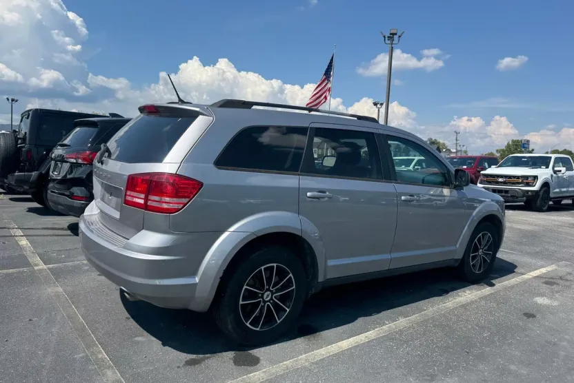2018 Dodge Journey SE photo 1