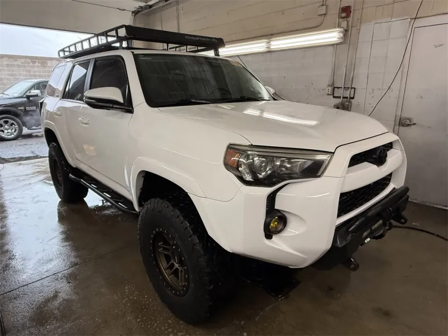 2019 Toyota 4Runner SR5 Premium photo 1