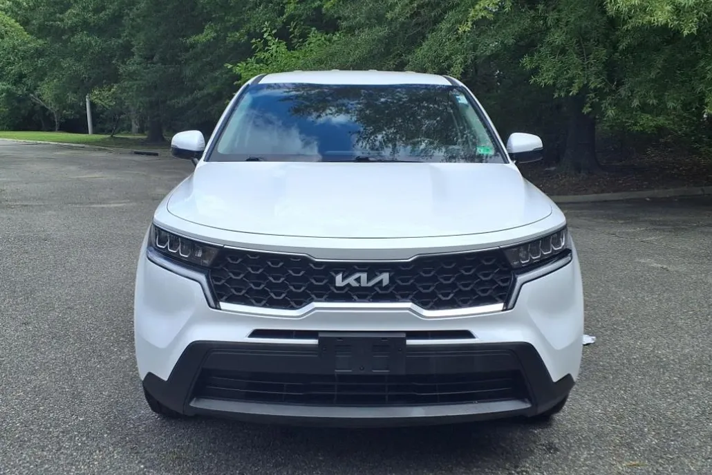 2022 Kia Sorento LX photo 1