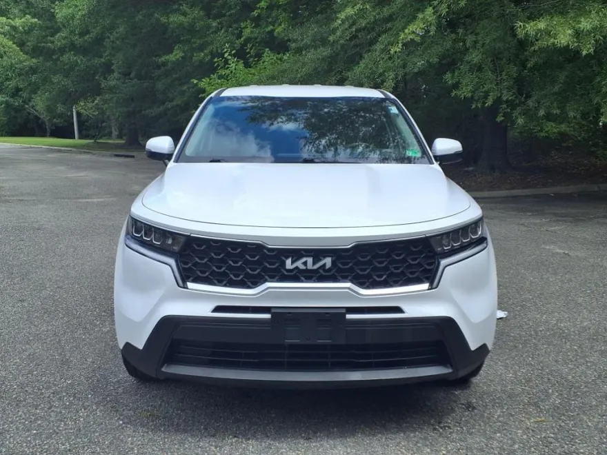 2022 Kia Sorento LX photo 1