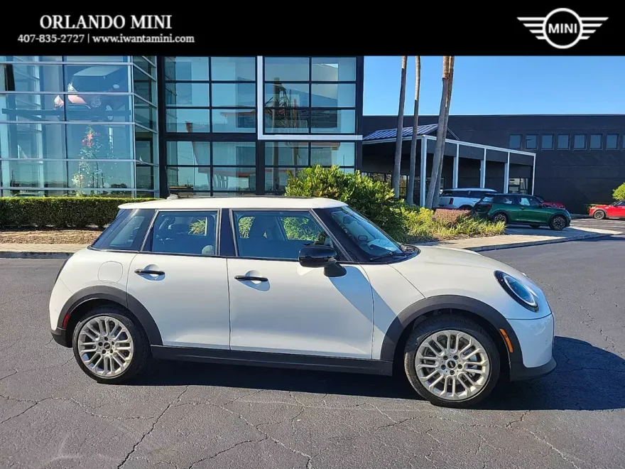 2025 Mini Cooper 4 Door Hardtop Signature photo 1