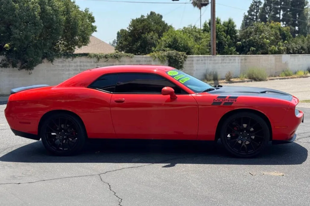2018 Dodge Challenger SXT photo 1