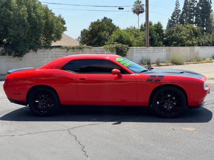 2018 Dodge Challenger SXT photo 1