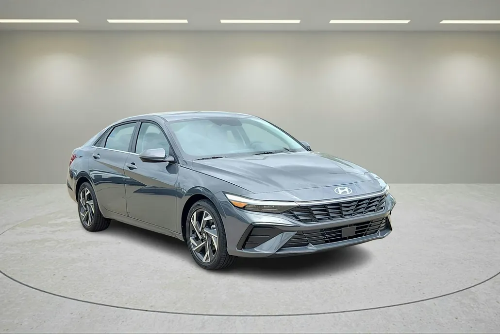 2025 Hyundai Elantra Limited photo 1