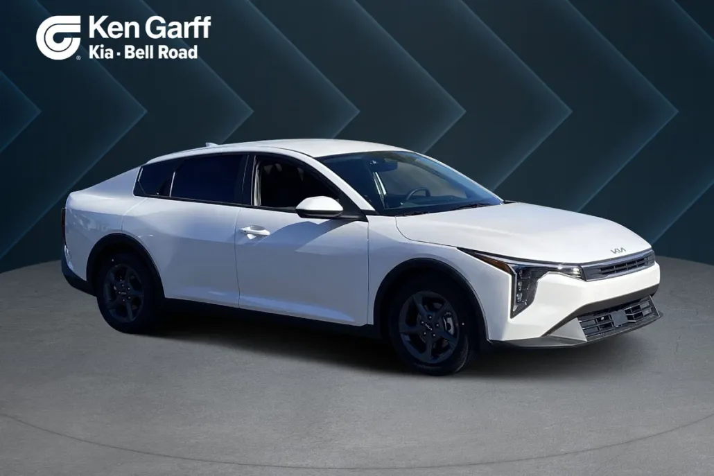 2025 Kia K4 LXS photo 1