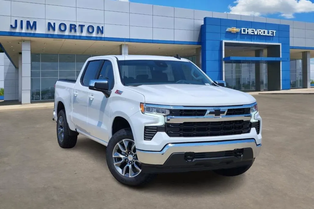 2026 Chevrolet Silverado LT photo 1